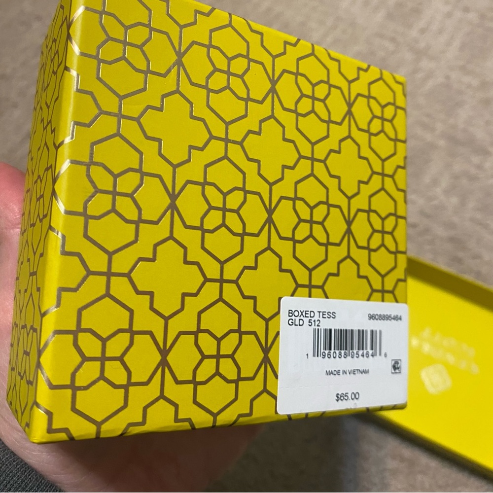 New in Box {Kendra Scott} Boxed Mini Elisa Gold-Tone Pendant Necklace - Picture 11 of 14